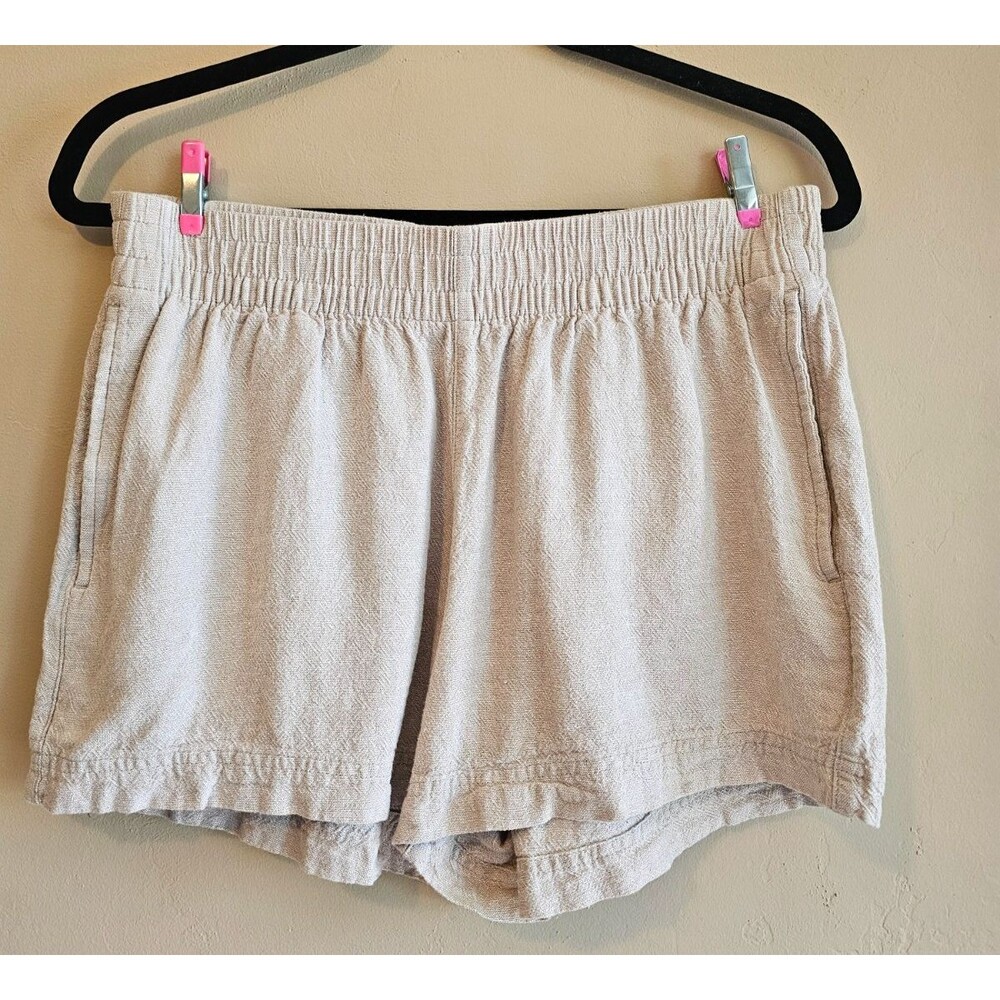 Old Navy HR Linen Blend, shorts, beige. Pull on, stretch. Pockets. Womens Size M